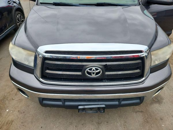 2012 TOYOTA TUNDRA SR5 — Engine bay
