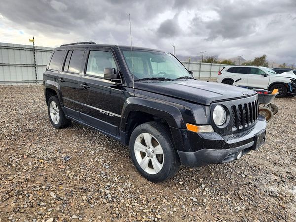 2016 JEEP PATRIOT Latitude — Passenger 3/4