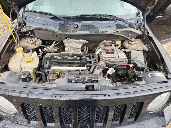 2016 JEEP PATRIOT Latitude — Engine bay