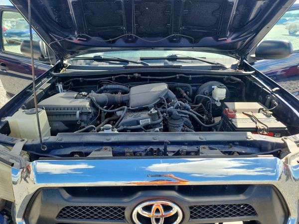 2013 TOYOTA TACOMA Delux — Engine bay