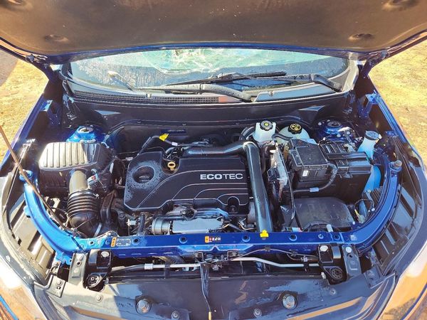 2020 CHEVROLET EQUINOX LT (2FL) — Engine bay