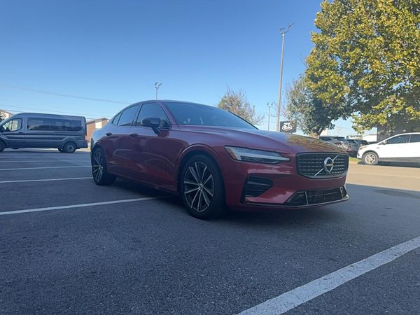 2022 VOLVO S60