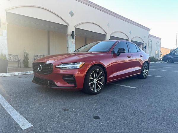 2022 VOLVO S60