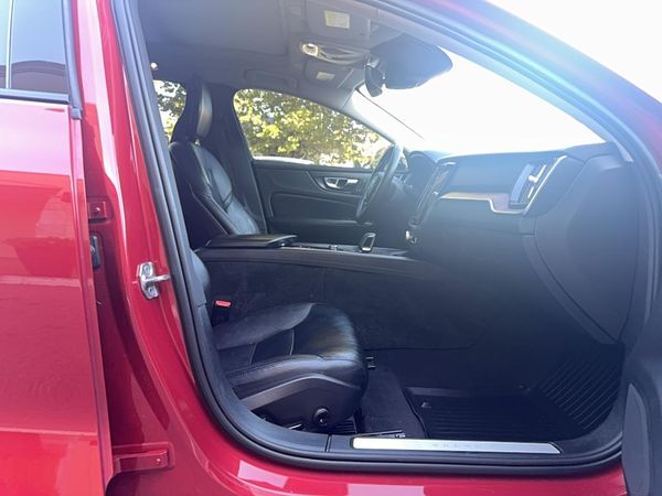 2022 VOLVO S60