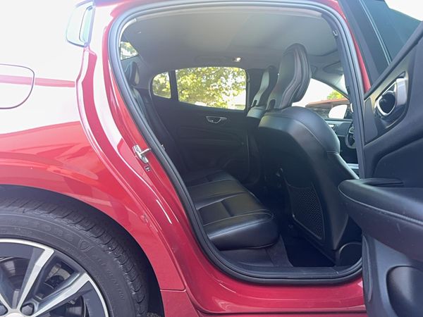 2022 VOLVO S60