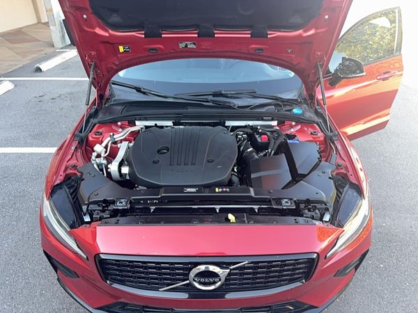 2022 VOLVO S60