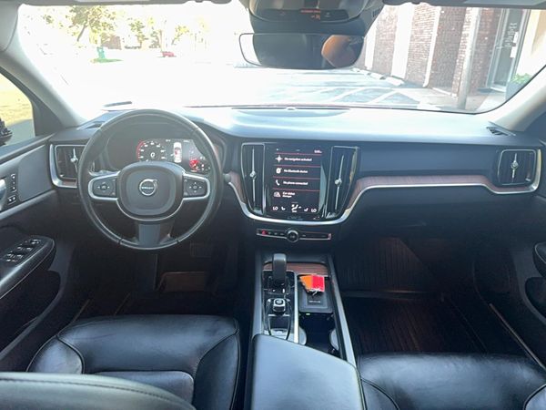 2022 VOLVO S60