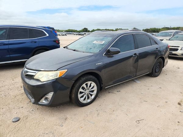 2012 TOYOTA CAMRY SOLA Hybrid — Front 3/4
