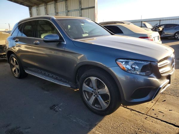 2018 MERCEDES-BENZ GLC GLC300 — Passenger 3/4