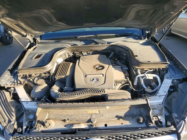 2018 MERCEDES-BENZ GLC GLC300 — Engine bay