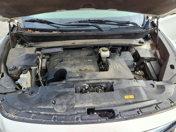 2014 INFINITI QX60 — Engine bay