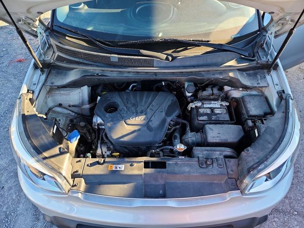 2016 KIA SOUL Plus — Engine bay