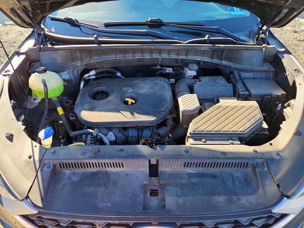 2020 HYUNDAI TUCSON SE — Engine bay