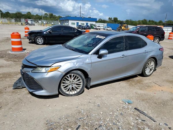 2018 TOYOTA CAMRY L/LE/SE/XLE — Front 3/4
