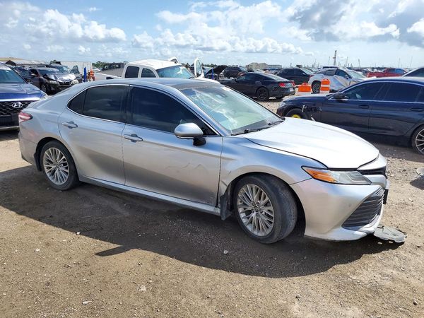 2018 TOYOTA CAMRY L/LE/SE/XLE — Passenger 3/4