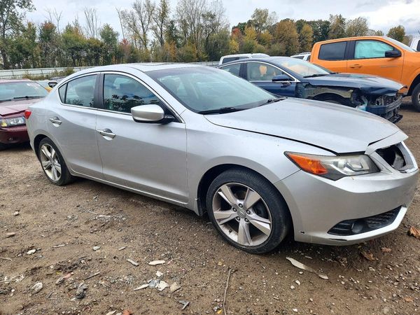 2013 ACURA ILX 20 PREMIUM — Passenger 3/4