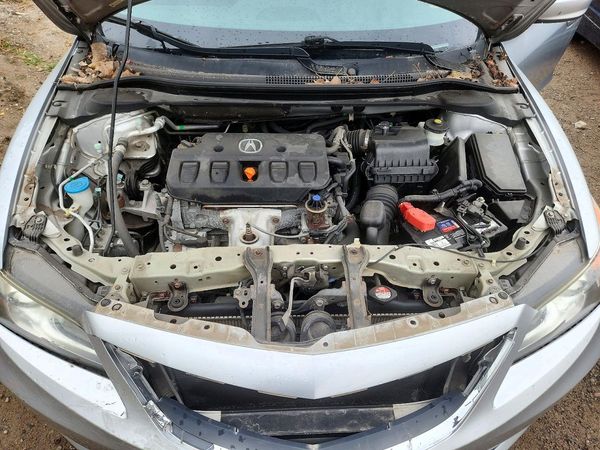 2013 ACURA ILX 20 PREMIUM — Engine bay