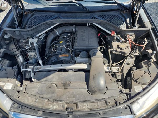 2016 BMW X5 sDrive35i — Engine bay