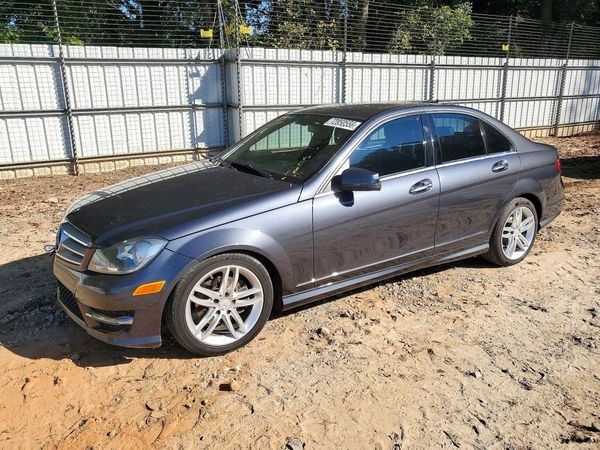 2013 MERCEDES-BENZ C C250 — Front 3/4