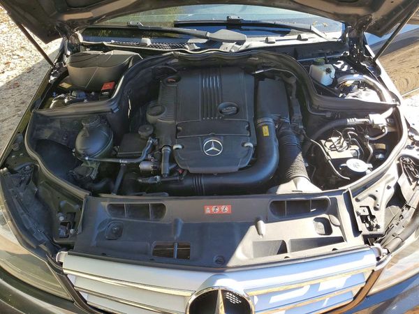 2013 MERCEDES-BENZ C C250 — Engine bay