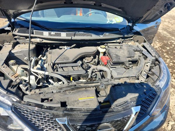 2018 NISSAN ROGUE — Engine bay