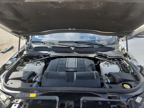 2018 LAND ROVER DISCOVERY HSE Luxury — Engine bay