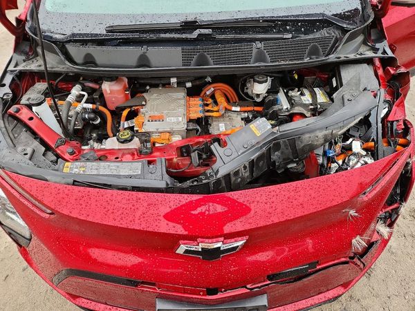 2023 CHEVROLET BOLT 2LT — Engine bay