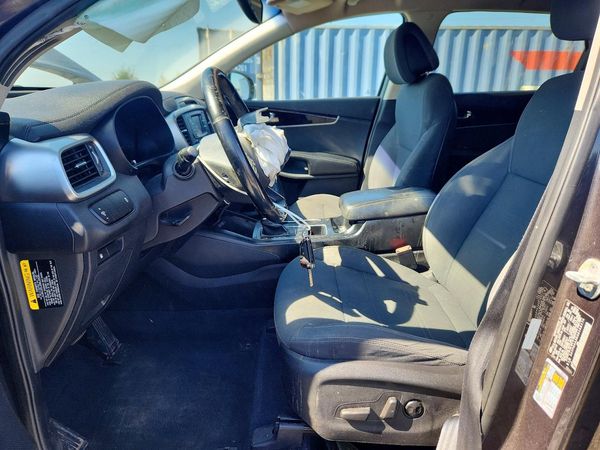 2016 KIA SORENTO L / LX — DENT