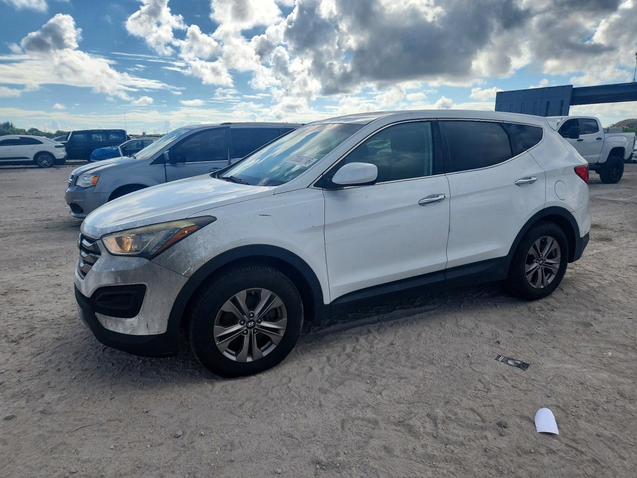 2016 HYUNDAI SANTA FE Base — Front 3/4