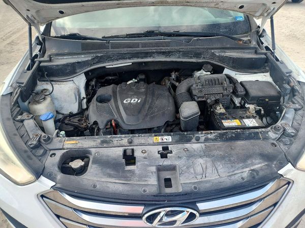 2016 HYUNDAI SANTA FE Base — Engine bay