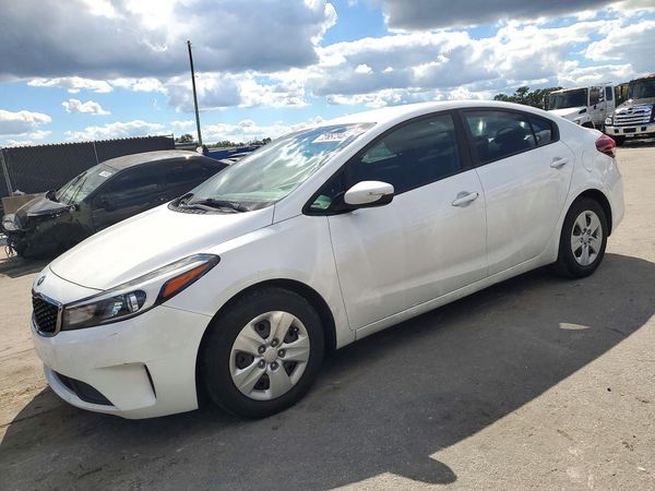 2017 KIA FORTE — DSFA — Front 3/4
