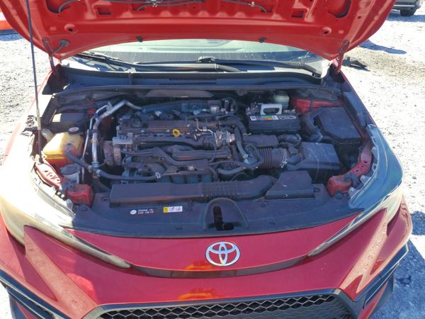 2020 TOYOTA COROLLA SE, CVT — Engine bay