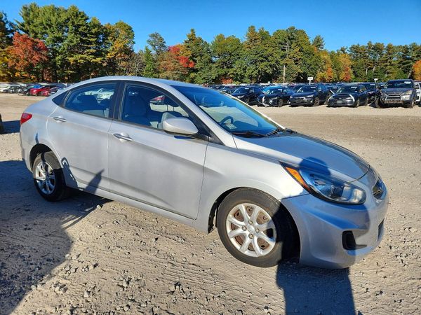 2013 HYUNDAI ACCENT GLS, GS — Passenger 3/4