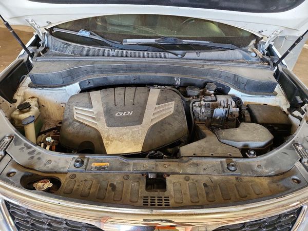 2014 KIA SORENTO EX — Engine bay
