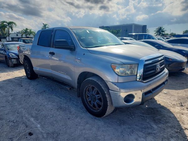 2012 TOYOTA TUNDRA SR5 — Passenger 3/4