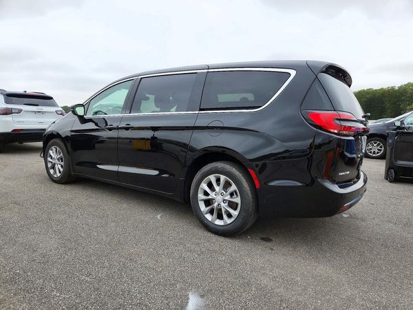 2027 CHRYSLER PACIFICA Limited — DSRA