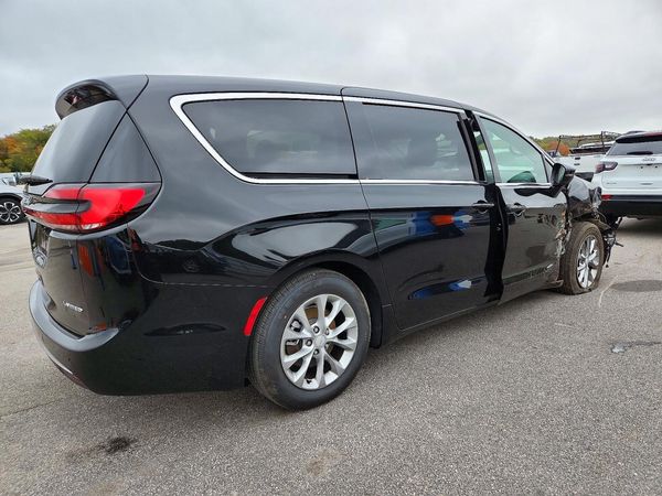 2027 CHRYSLER PACIFICA Limited — PSRA