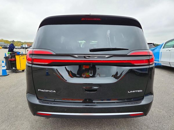 2027 CHRYSLER PACIFICA Limited — DIRR