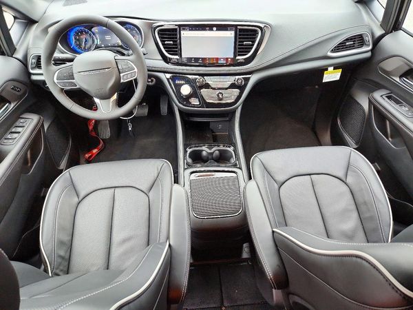 2027 CHRYSLER PACIFICA Limited — CKPT