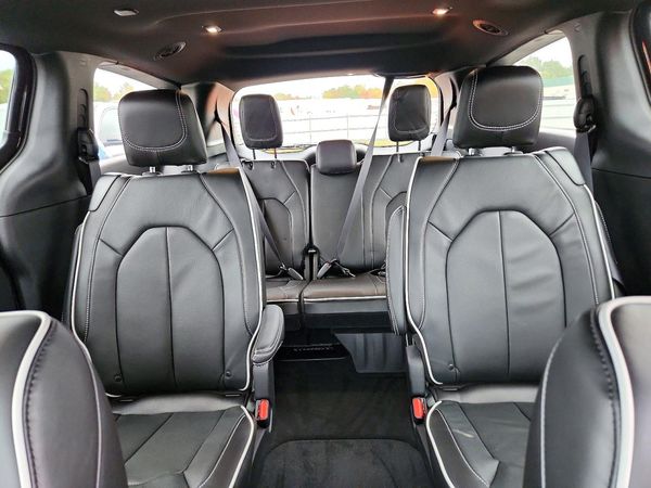 2027 CHRYSLER PACIFICA Limited — SUVN