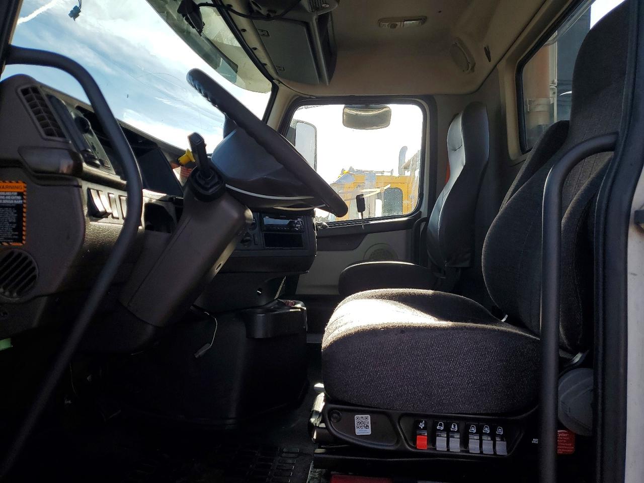 2017 VOLVO VN