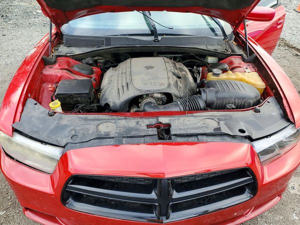 2013 DODGE CHARGER R/T — Engine bay