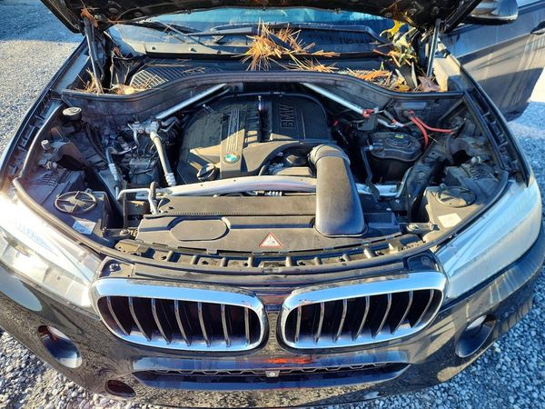 2015 BMW X6 xDrive35i — Engine bay