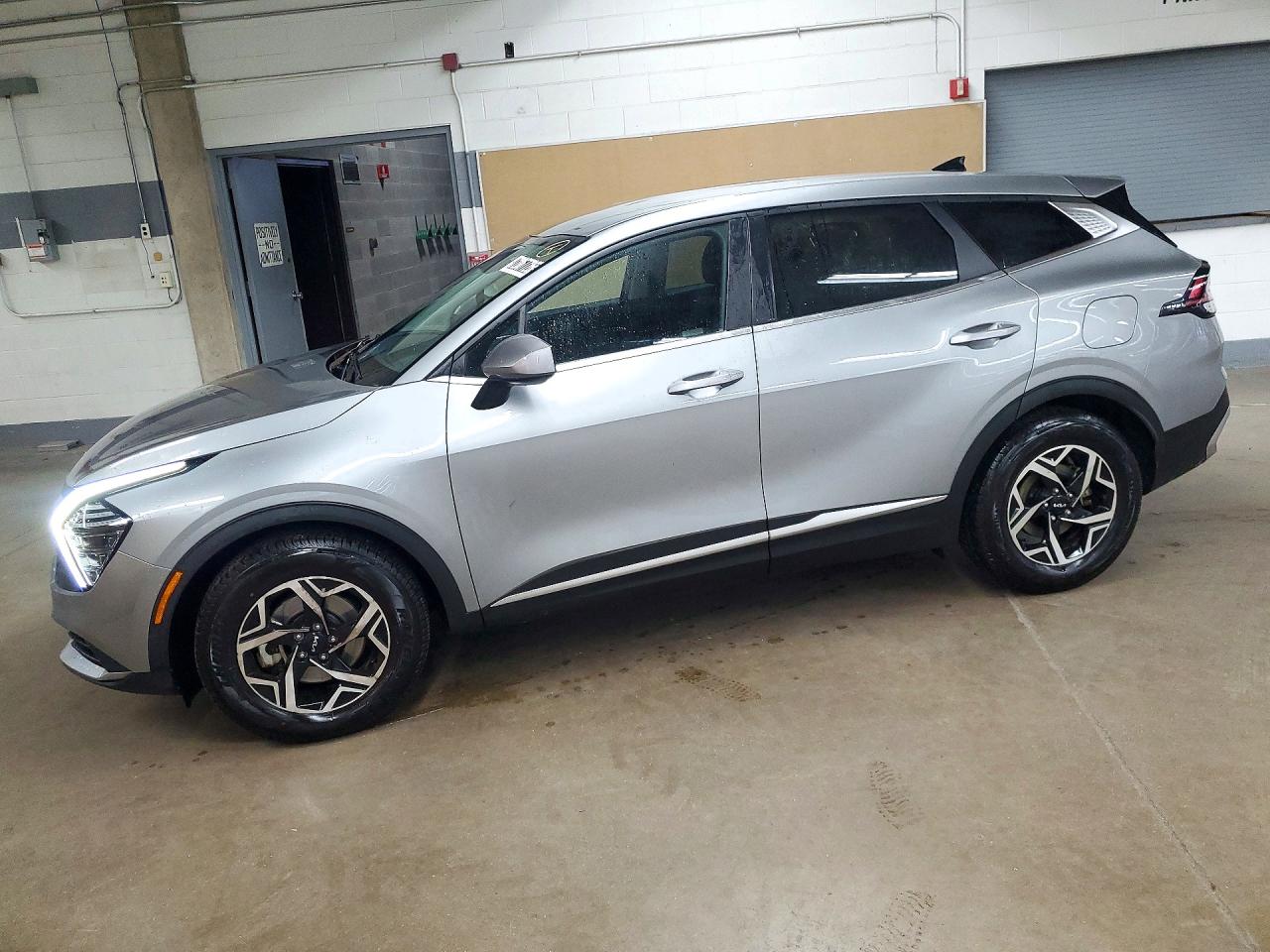 2024 KIA SPORTAGE LX — Front 3/4