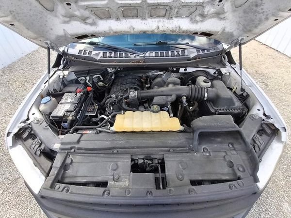 2018 FORD F150 — Engine bay