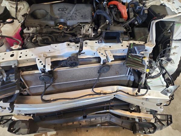 2020 TOYOTA RAV4 XLE HV — Engine bay