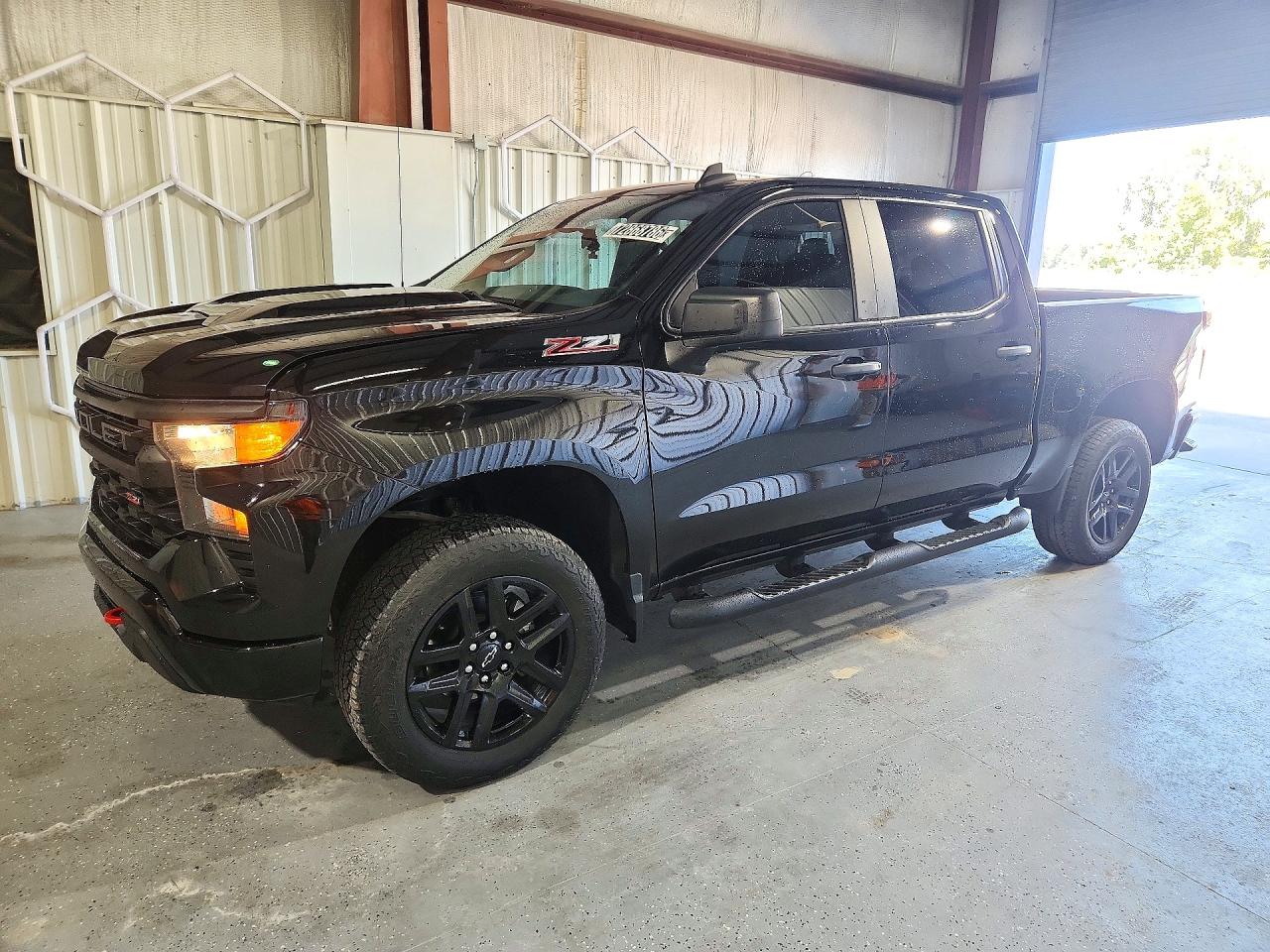 2024 CHEVROLET SILVERADO Trail Boss Custom — Front 3/4