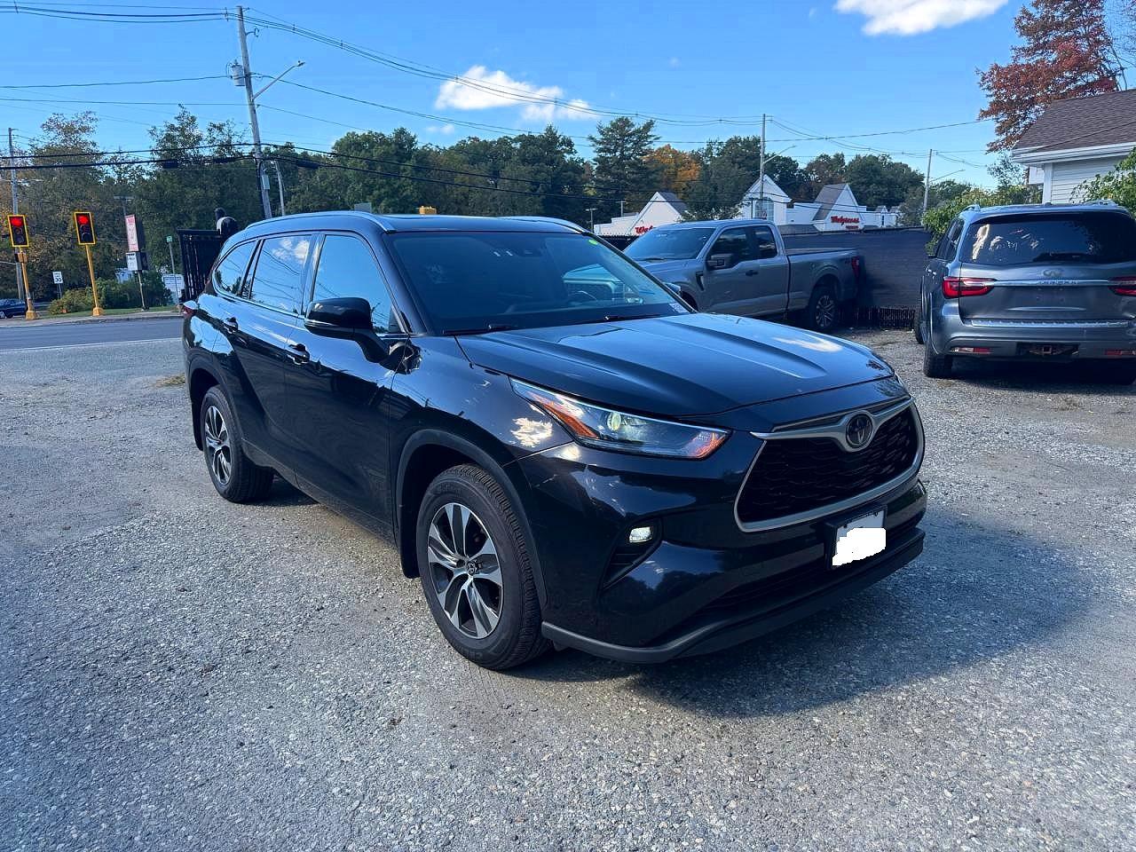 2021 TOYOTA HIGHLANDER XLE Nav