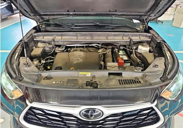 2021 TOYOTA HIGHLANDER XLE Nav
