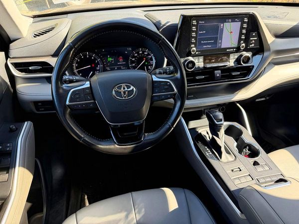 2021 TOYOTA HIGHLANDER XLE Nav